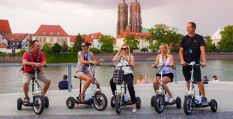 100 kanálů Tour Guide vysílač(图2)