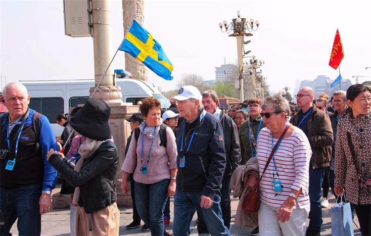 100 kanálů Tour Guide vysílač(图3)